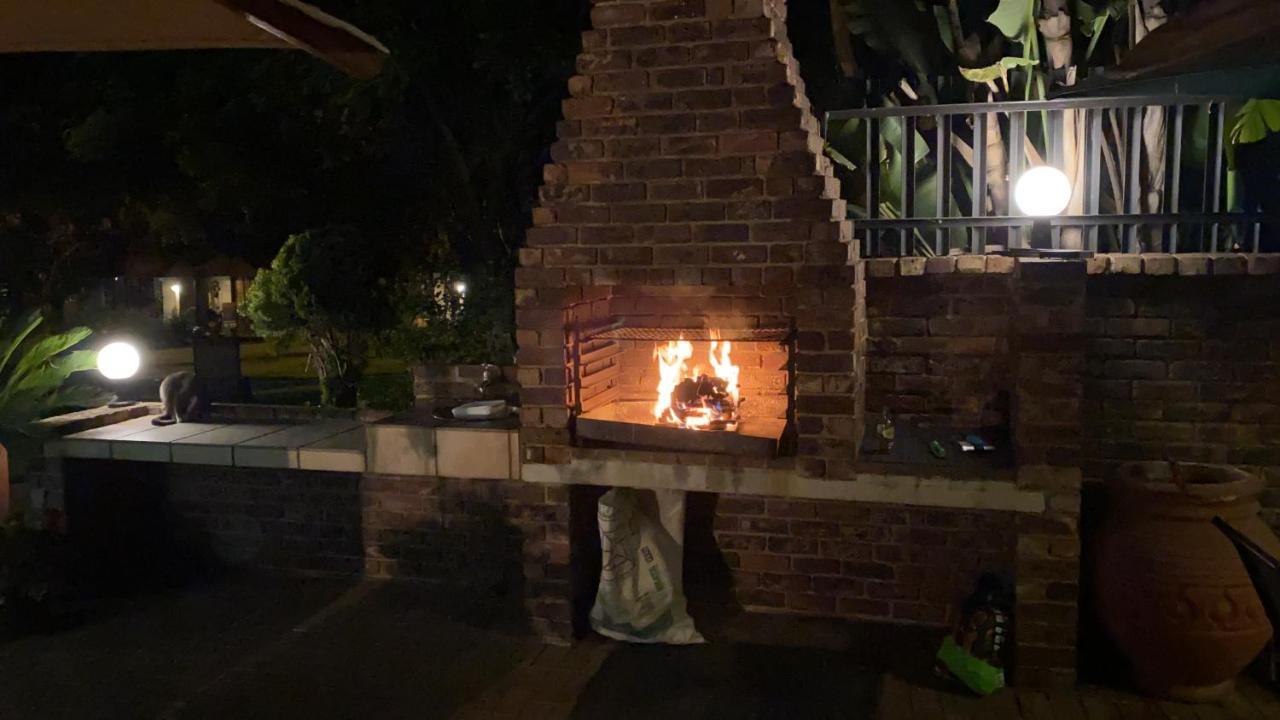 Safari Club Guest Lodge Or Tambo International Airport Kempton Park Exterior foto