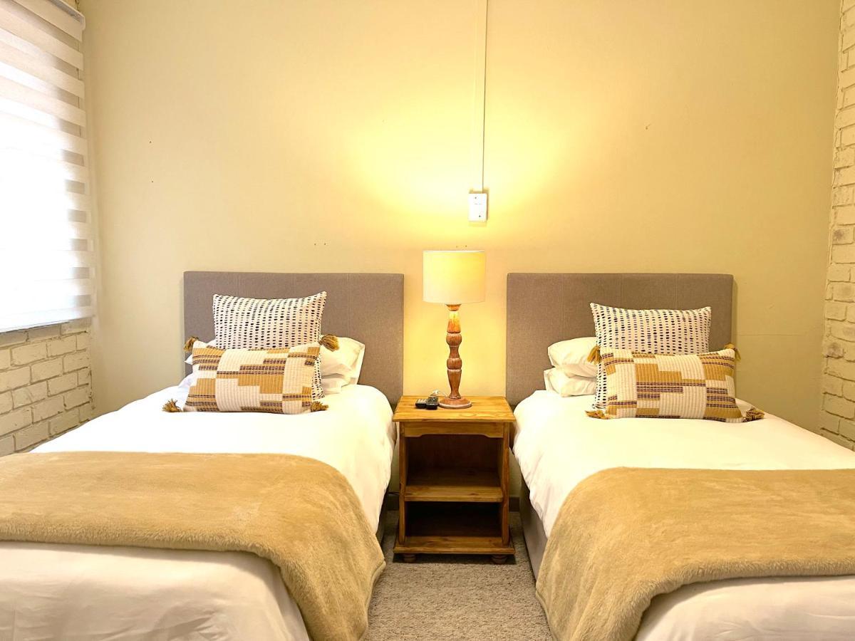 Safari Club Guest Lodge Or Tambo International Airport Kempton Park Exterior foto