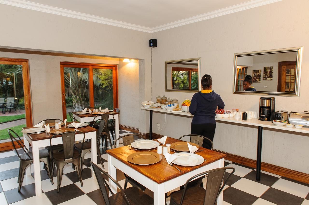 Safari Club Guest Lodge Or Tambo International Airport Kempton Park Exterior foto